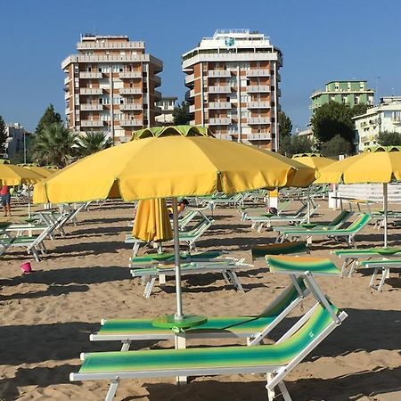 Appartamento Fronte Mare Rimini Buitenkant foto