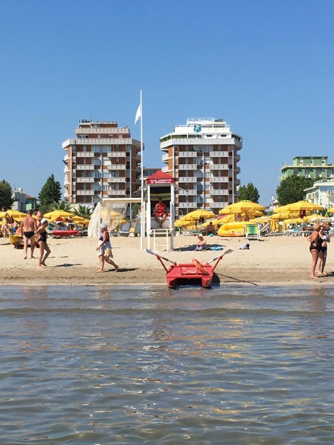 Appartamento Fronte Mare Rimini Buitenkant foto