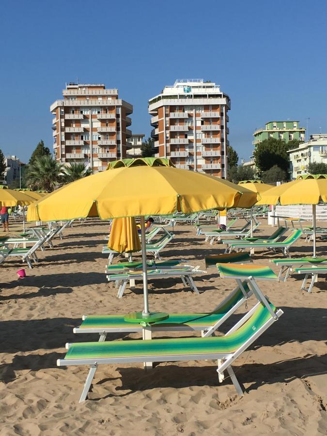 Appartamento Fronte Mare Rimini Buitenkant foto