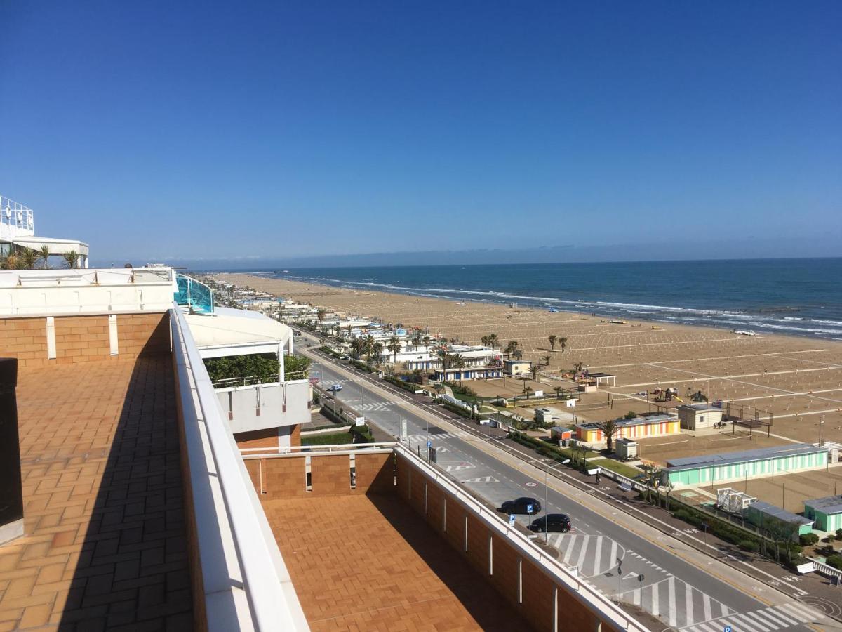 Appartamento Fronte Mare Rimini Buitenkant foto