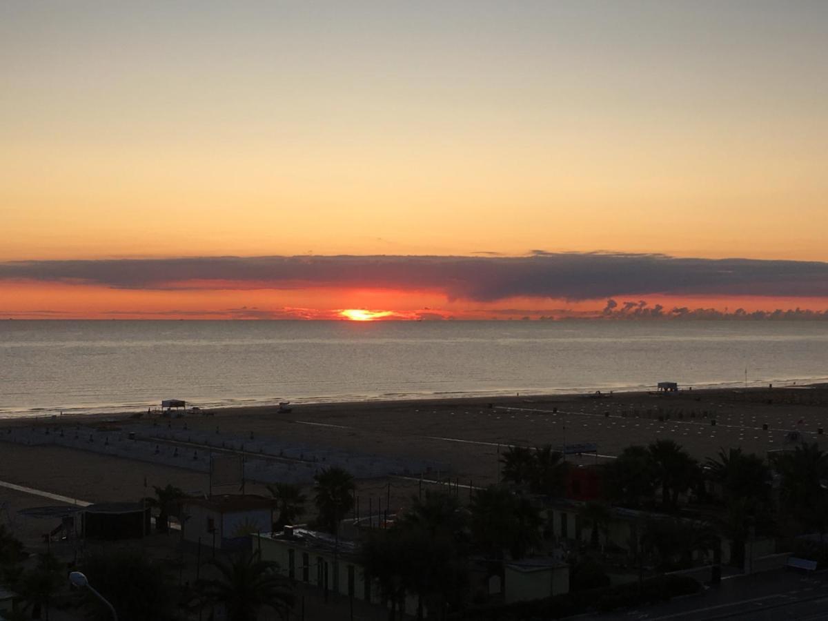 Appartamento Fronte Mare Rimini Buitenkant foto