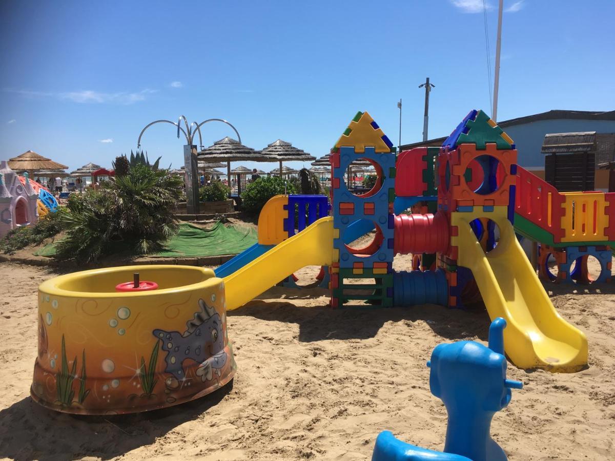 Appartamento Fronte Mare Rimini Buitenkant foto