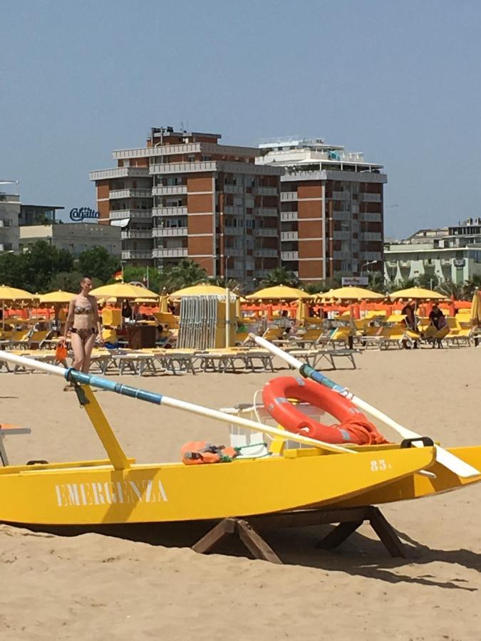 Appartamento Fronte Mare Rimini Buitenkant foto