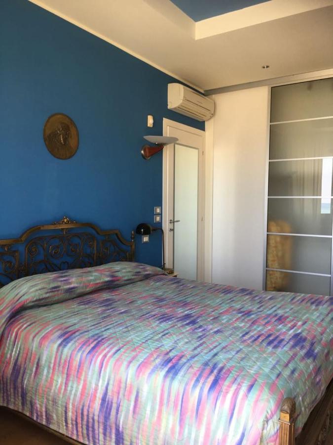 Appartamento Fronte Mare Rimini Buitenkant foto