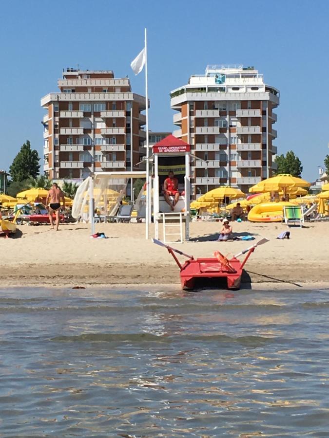 Appartamento Fronte Mare Rimini Buitenkant foto