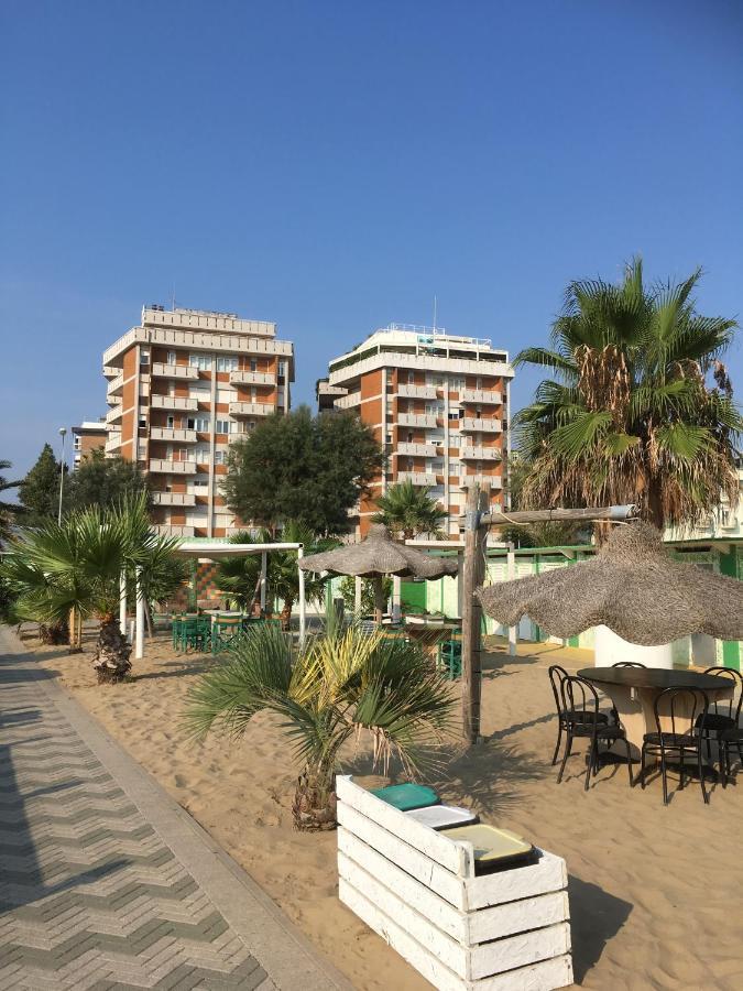 Appartamento Fronte Mare Rimini Buitenkant foto