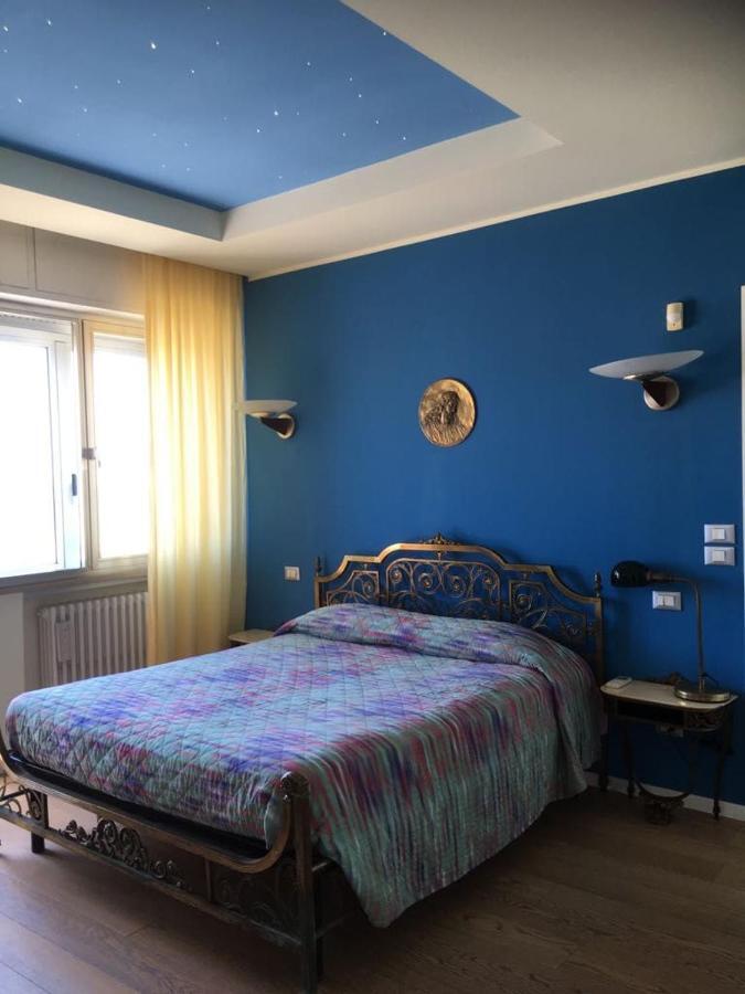Appartamento Fronte Mare Rimini Buitenkant foto